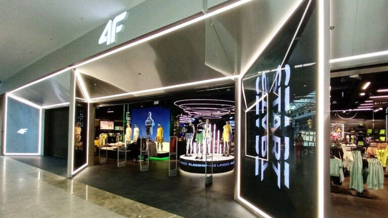 4f-flagship-store2